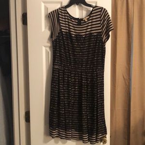 Cute dress with sleeves.